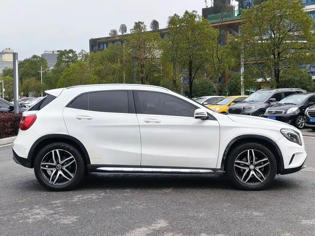 Mercedes-Benz GLA 2016 GLA 200 Fashion Model купить на сайте DeffCars