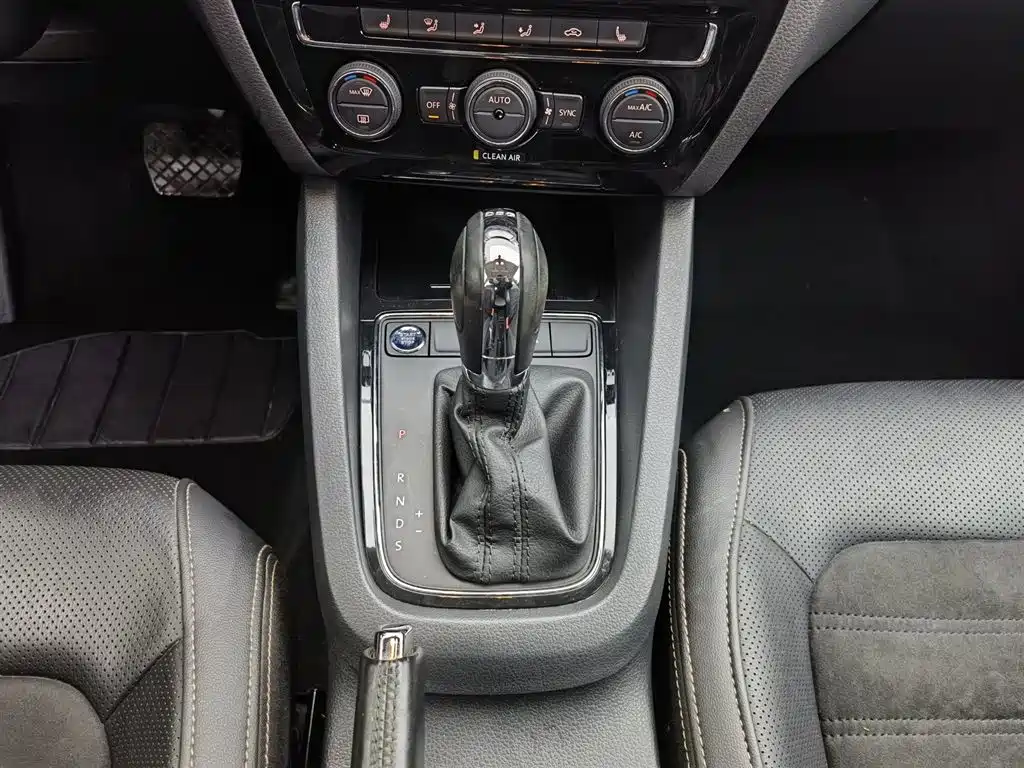 Sagitar 2018 280TSI DSG luxury model купить на сайте DeffCars