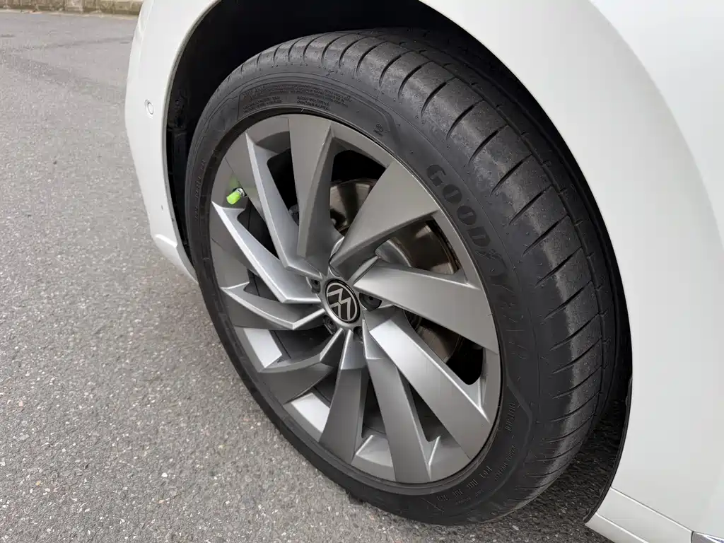 FAW-Volkswagen CC 2023 380TSI eye-catching version купить на сайте DeffCars