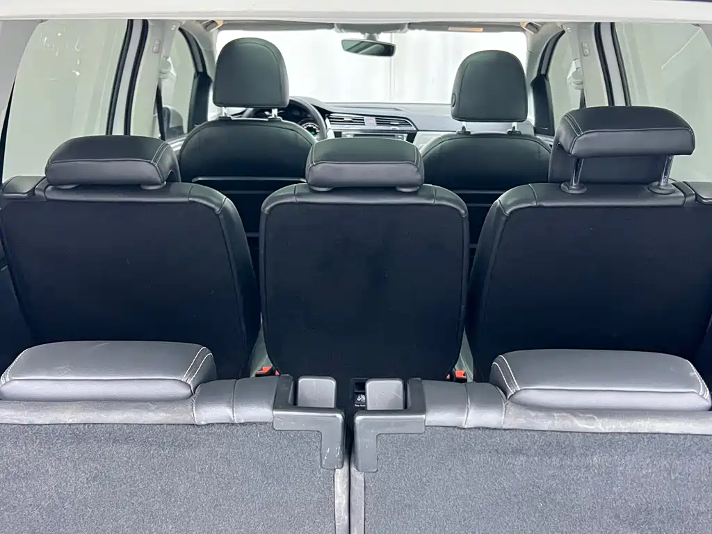 Touran 2018 Touran L 280TSI DSG Comfort Edition 7 seats National V купить на сайте DeffCars