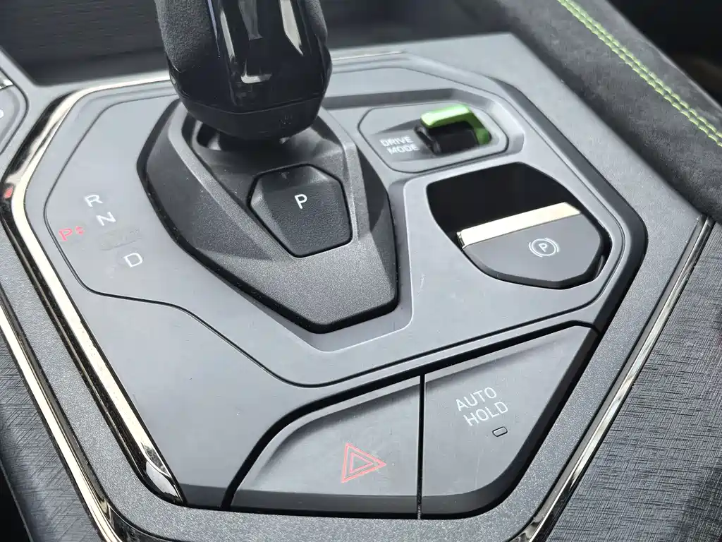 Lynk & Co 05 2022 05+ 2.0TD Automatic Performance Package купить на сайте DeffCars