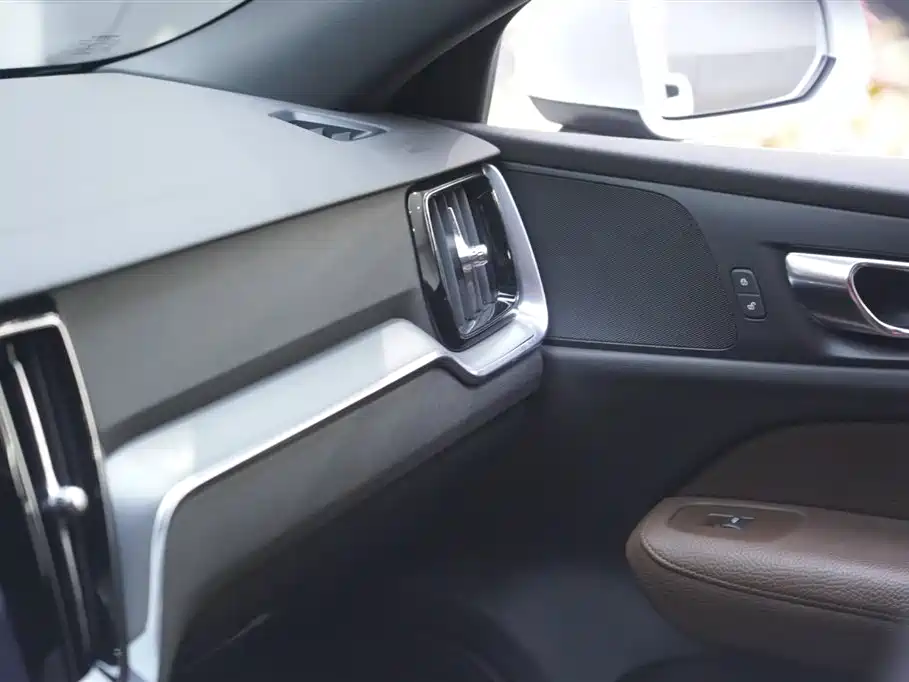 Volvo S60 2022 B4 Zhiyi Luxury Edition купить на сайте DeffCars