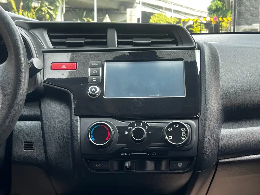 Fit 2016 1.5L LX manual comfort model купить на сайте DeffCars