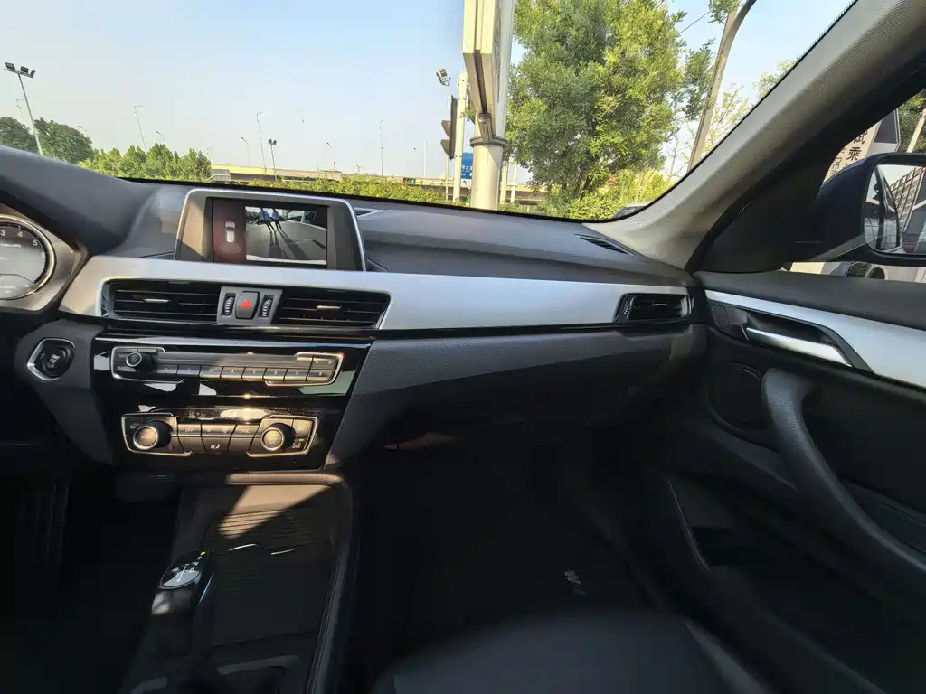 BMW X1 2019 sDrive20Li leading model купить на сайте DeffCars