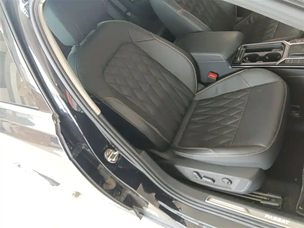 Passat 2019 330TSI Deluxe Edition National VI купить на сайте DeffCars