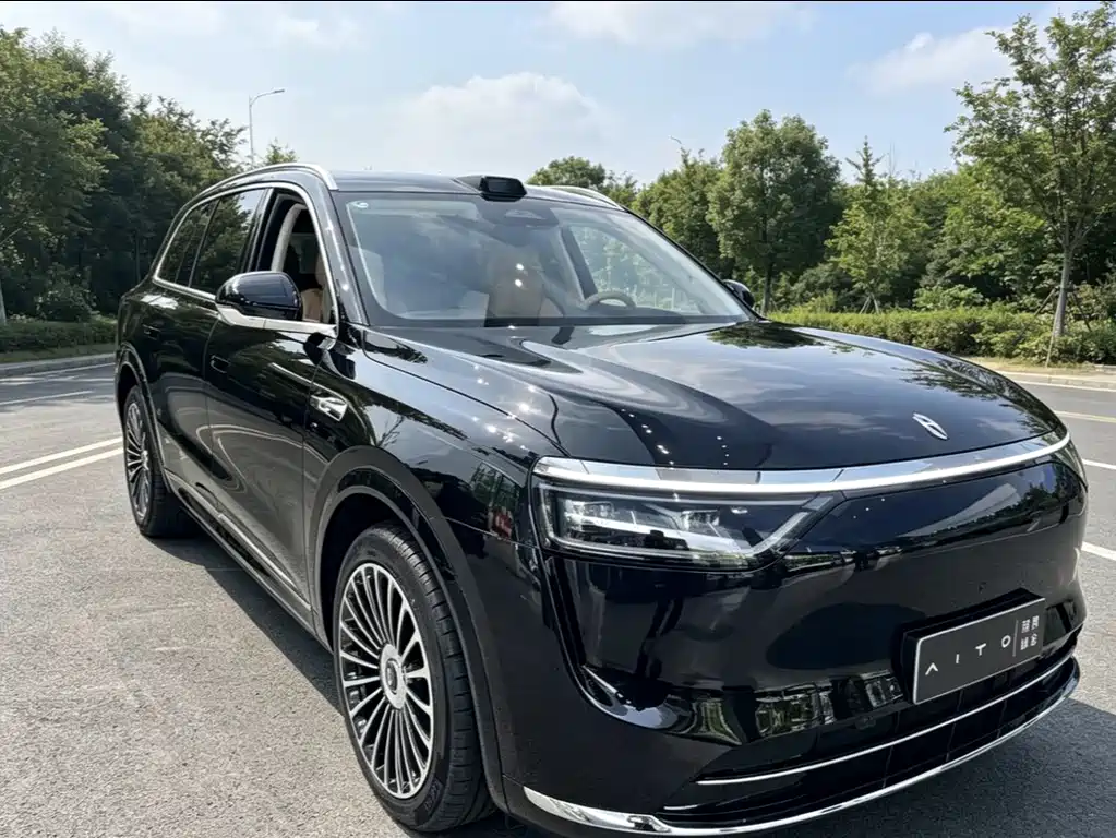 Wenjie M8 2025 extended range Max+ version 53.4kWh 6-seater version 192-line lidar) купить на сайте DeffCars