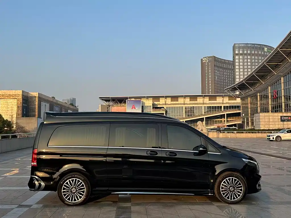 Mercedes-Benz V-Class 2022 V 260 L Long Wheelbase Premium Edition купить на сайте DeffCars