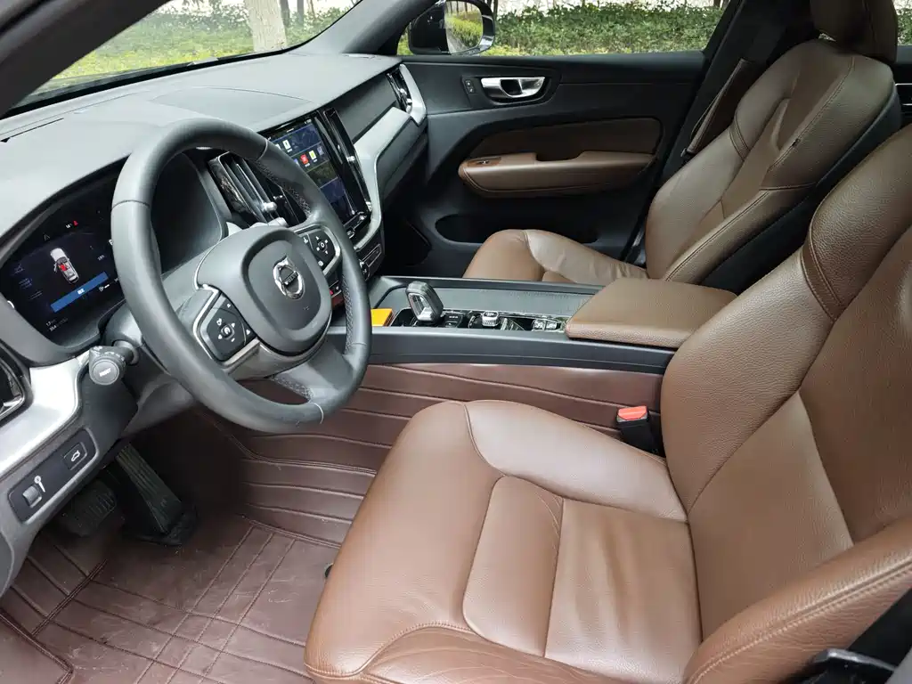 Volvo XC60 2022 B5 four-wheel drive Zhiyi Luxury Edition купить на сайте DeffCars