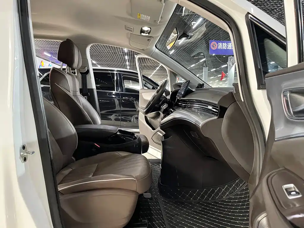 Roewe iMAX8 2023 400TGI Comfort Edition купить на сайте DeffCars