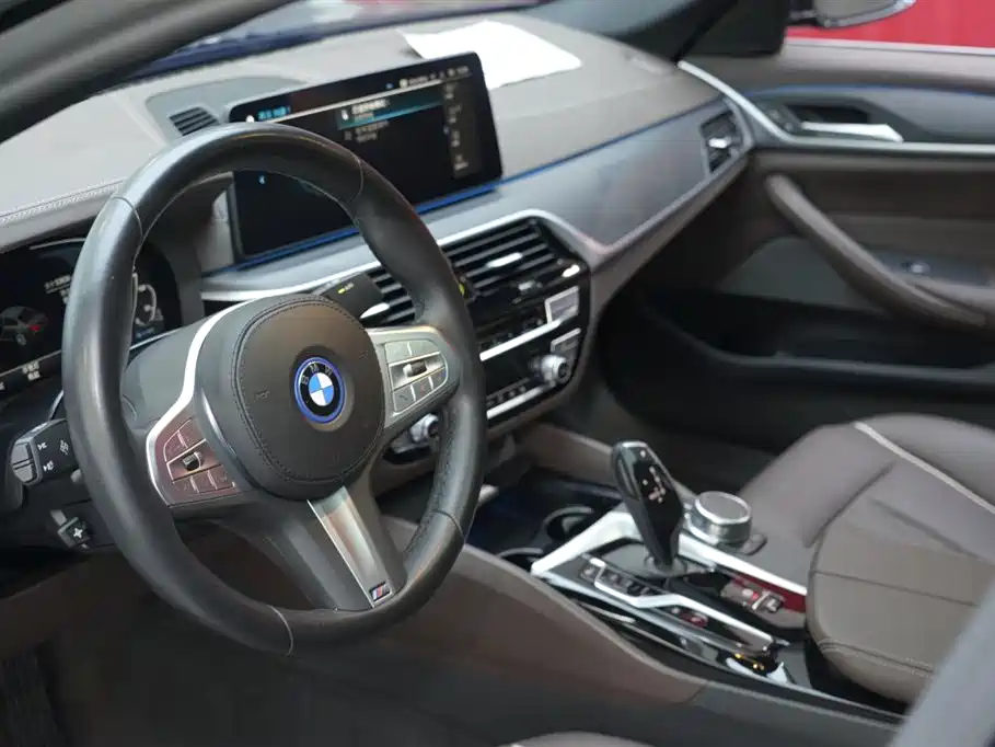 BMW 5 Series New Energy 2022 Model 2 535Le M Sports Package купить на сайте DeffCars