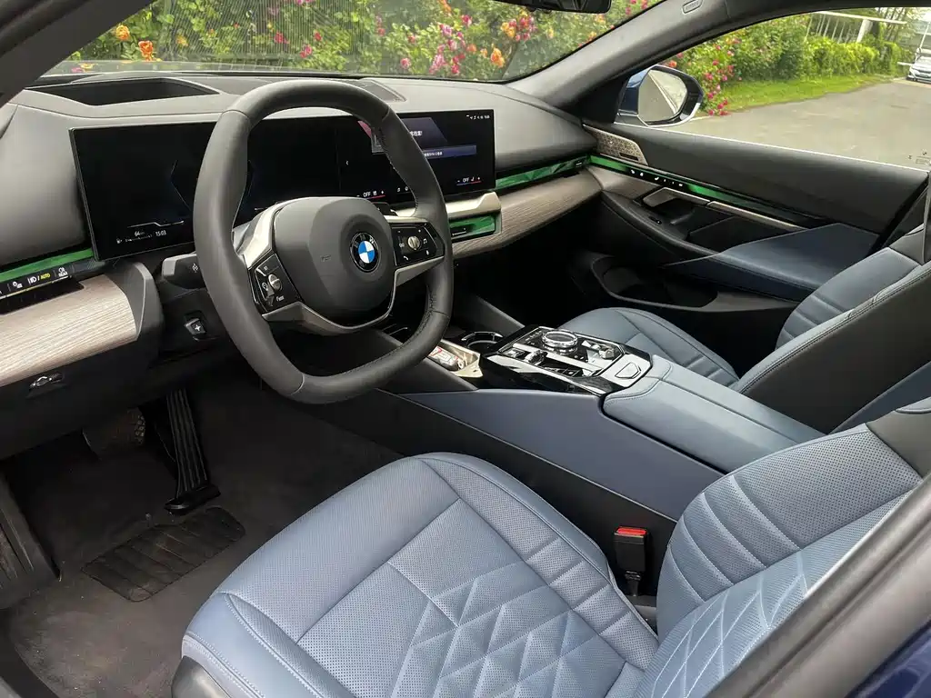 BMW 5 Series 2024 530Li Exclusive Luxury Package купить на сайте DeffCars