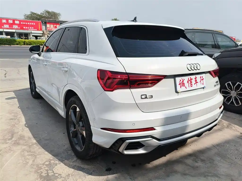 Audi Q3 2024 35 TFSI Fashionable and Dynamic купить на сайте DeffCars