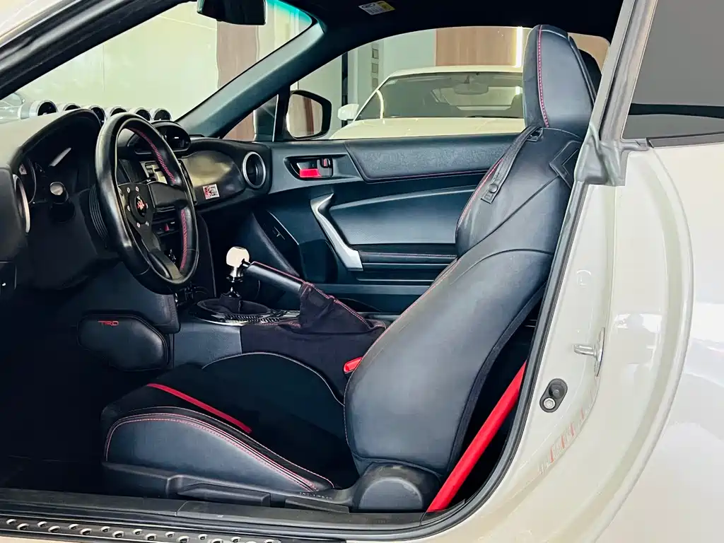 Toyota 86 2014 2.0L manual luxury model купить на сайте DeffCars