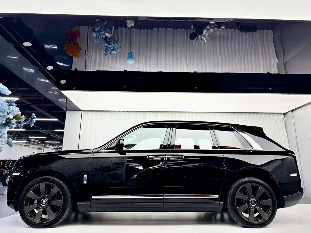 Cullinan 2018 five-seater version купить на сайте DeffCars