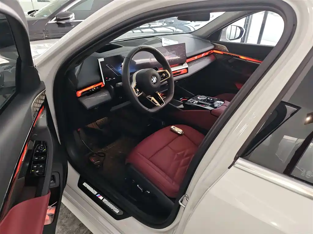 BMW 5 Series 2025 530Li Exclusive M Sports Package купить на сайте DeffCars