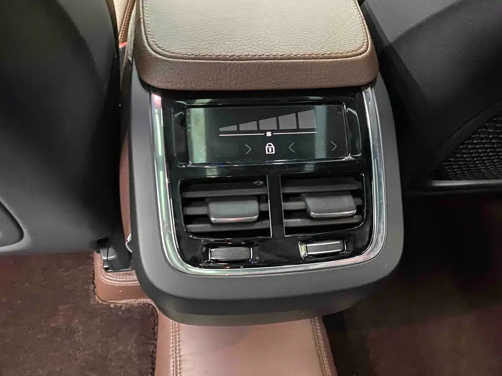 Volvo XC90 2022 B6 Zhiyi Luxury Edition 7 seats купить на сайте DeffCars