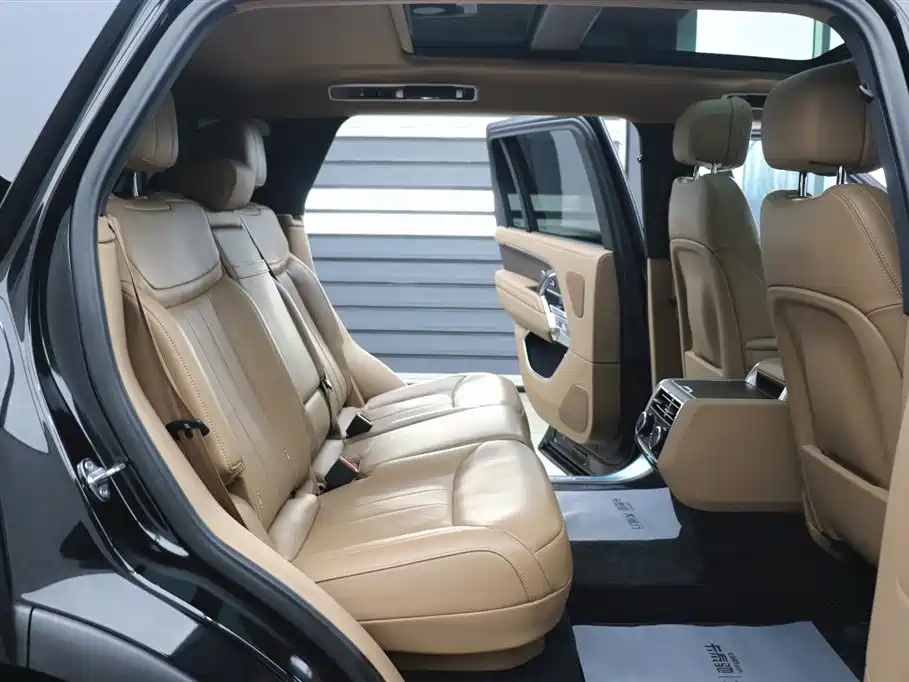 Range Rover 2025 3.0 L6 400PS Extended Edition купить на сайте DeffCars