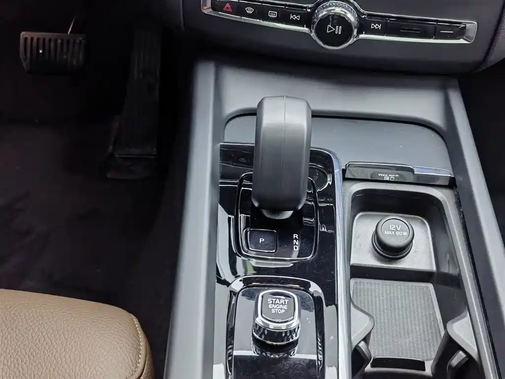 Volvo XC60 2023 B5 four-wheel drive Zhiyi Luxury Edition купить на сайте DeffCars