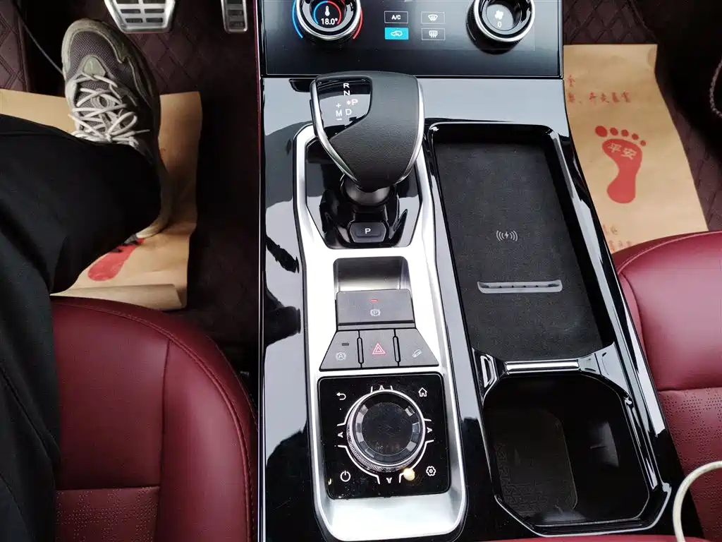 Jietu X70 PRO 2023 model 1.6T DCT Yuexiang MAX 5 seats купить на сайте DeffCars