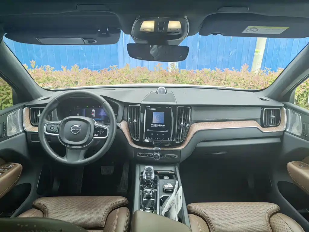 Volvo XC60 plug-in hybrid 2024 T8 plug-in hybrid long-range four-wheel drive Zhiya luxury version купить на сайте DeffCars
