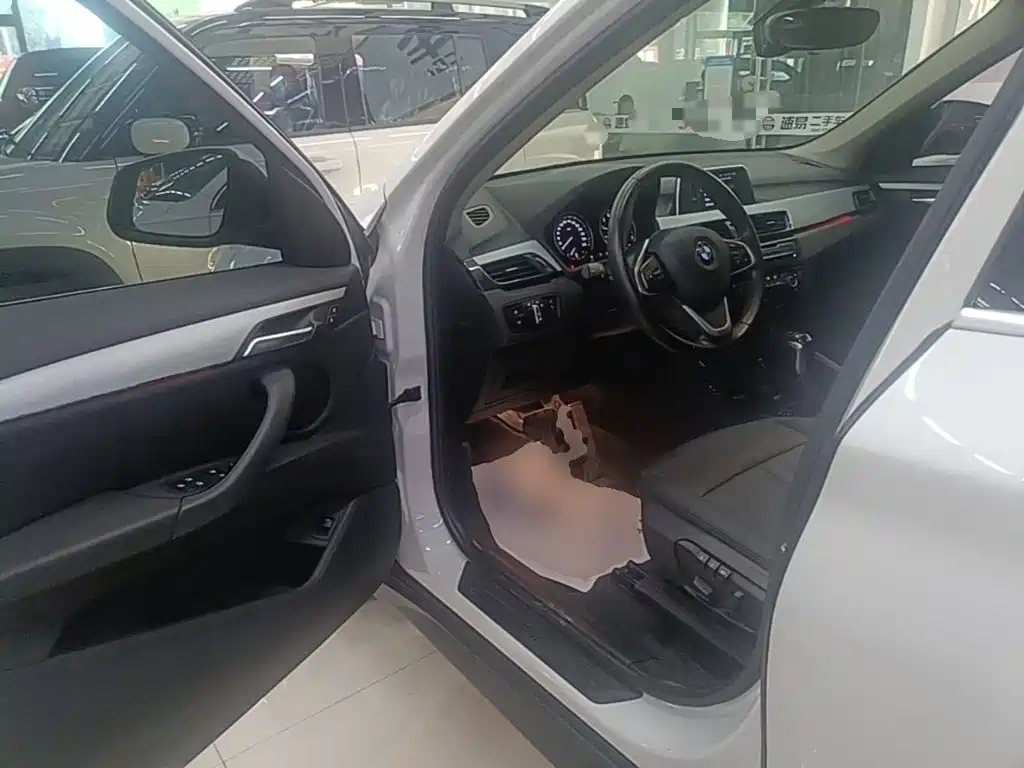 BMW X1 2019 sDrive20Li leading model купить на сайте DeffCars