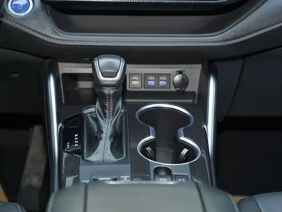 Crown Lufang 2022 2.5L HEV four-wheel drive premium version купить на сайте DeffCars