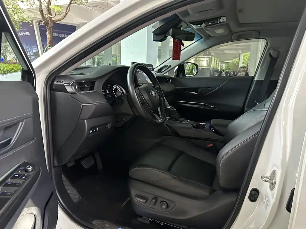 Vesa 2022 2.0L CVT two-wheel drive premium version купить на сайте DeffCars