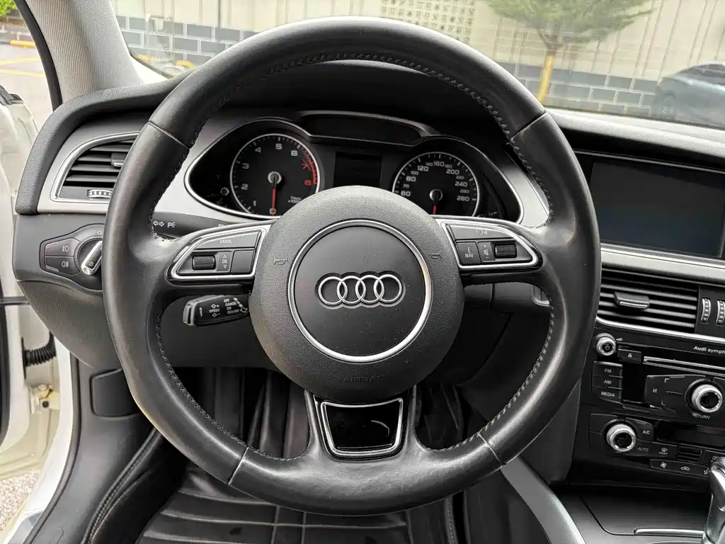 Audi A4L 2016 35 TFSI Collector's Edition Automatic Standard купить на сайте DeffCars