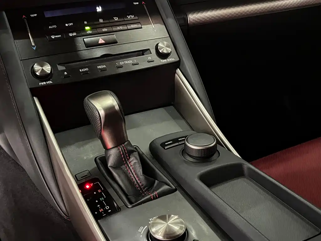 Lexus IS 2017 300 F SPORT Edition купить на сайте DeffCars