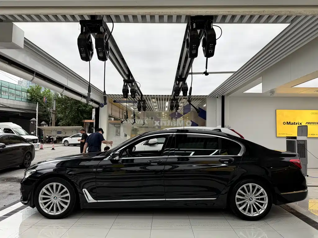 BMW 7 Series 2017 740Li xDrive Luxury купить на сайте DeffCars