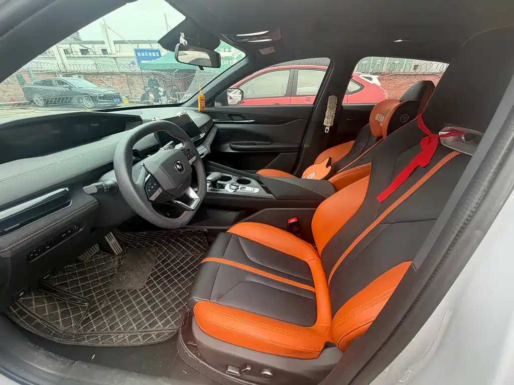Changan UNI-V 2024 1.5T exclusive model купить на сайте DeffCars