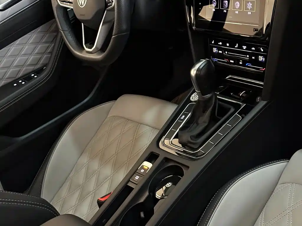 Magotan 2023 2 million commemorative edition 330TSI DSG leading model купить на сайте DeffCars