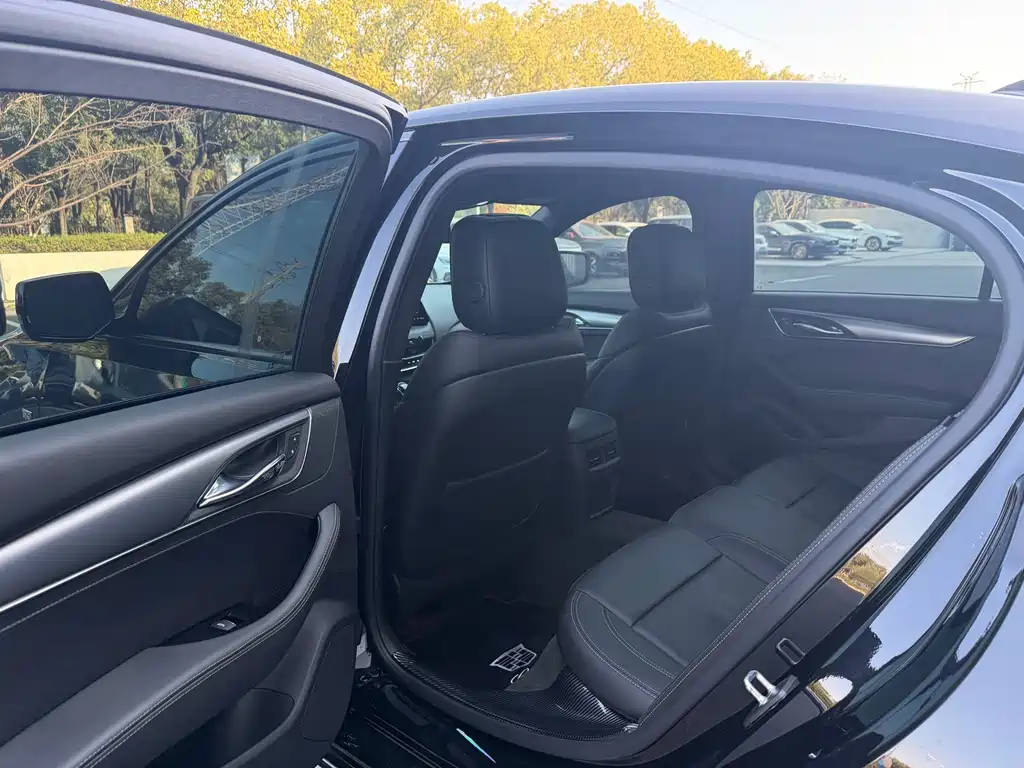 Cadillac CT5 2024 28T Luxury Pro купить на сайте DeffCars