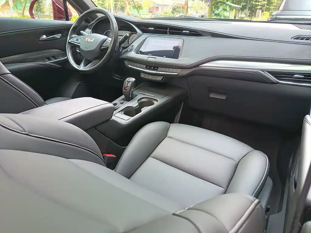 Cadillac XT4 2018 28T two-wheel drive luxury model купить на сайте DeffCars