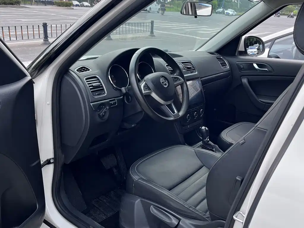 Yeti 2017 TSI280 DSG Car Enjoy Brother Edition купить на сайте DeffCars