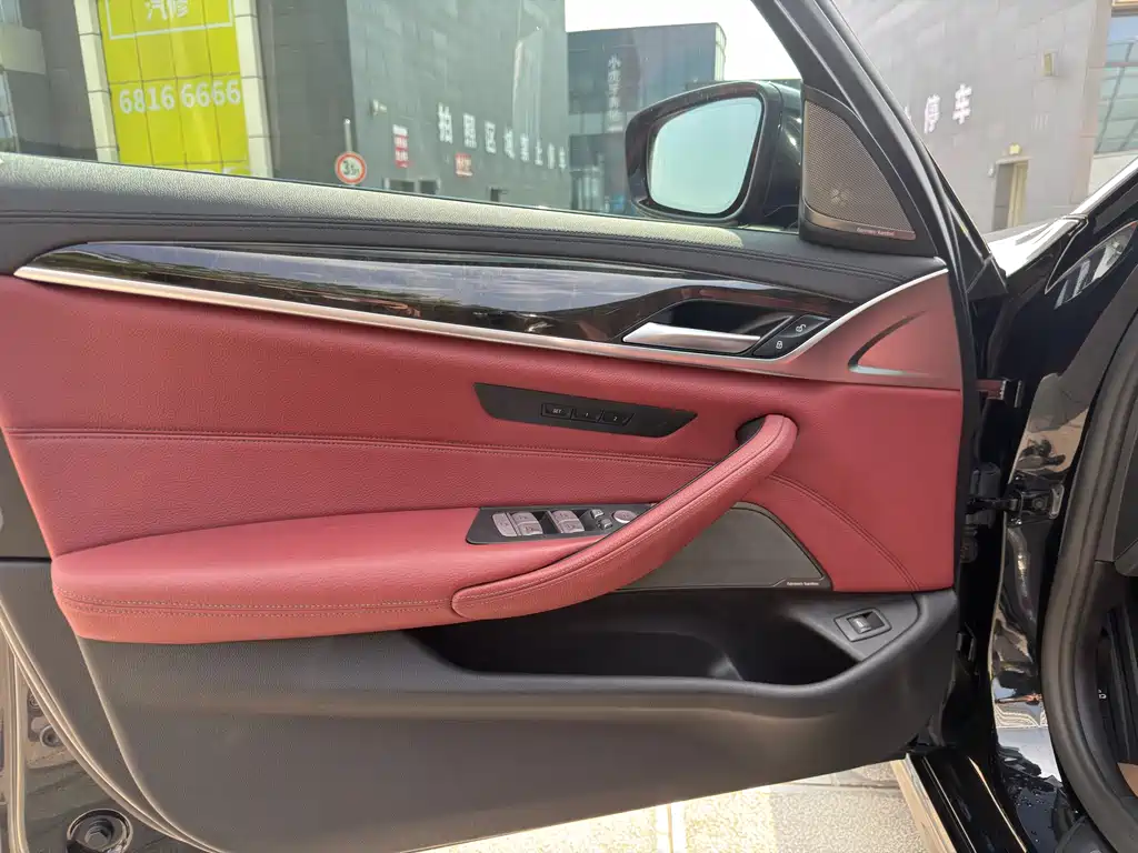 BMW 5 Series 2019 530Li Exclusive M Sports Package купить на сайте DeffCars