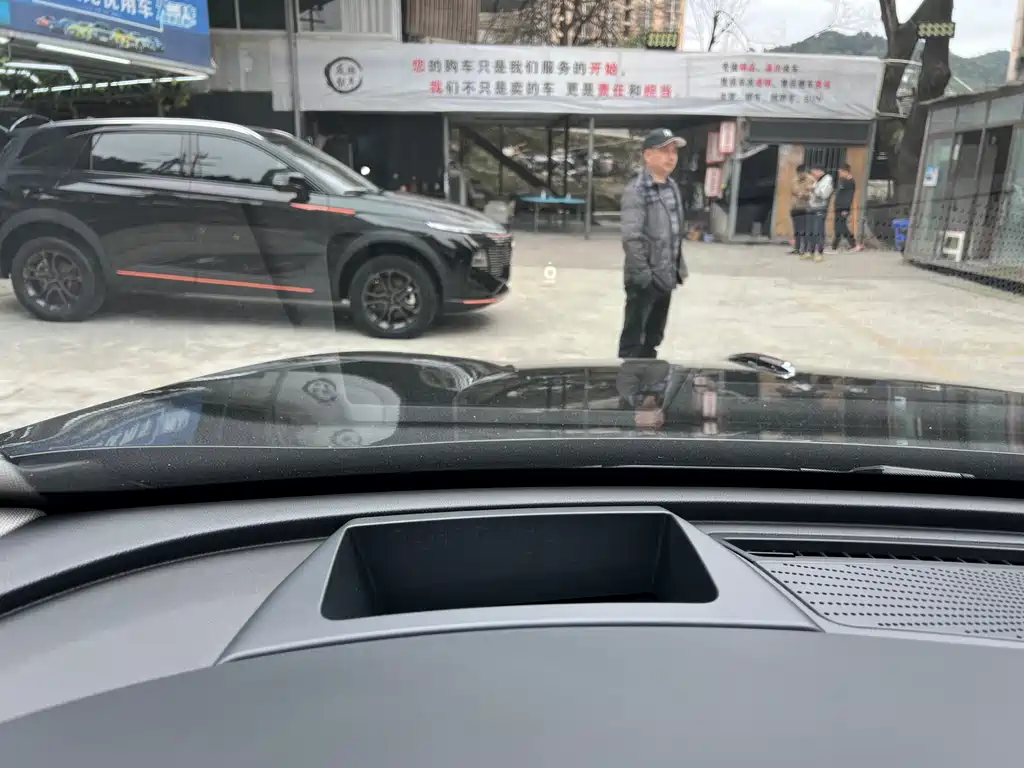 Hongqi HS5 2022 facelift 2.0T Zhilian Flagship Edition купить на сайте DeffCars