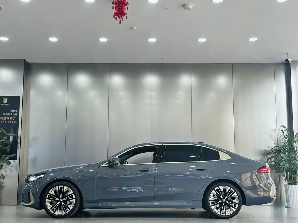 BMW 5 Series 2024 530Li Exclusive Luxury Package купить на сайте DeffCars