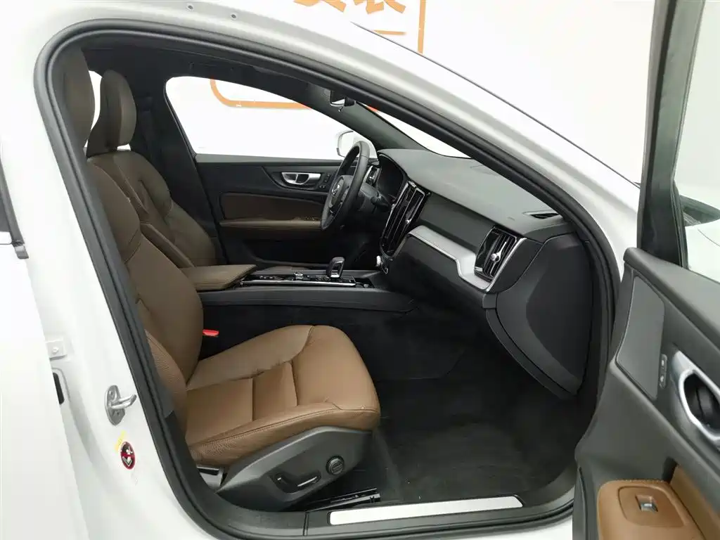 Volvo S60 2024 B4 Zhiyi Luxury Edition купить на сайте DeffCars