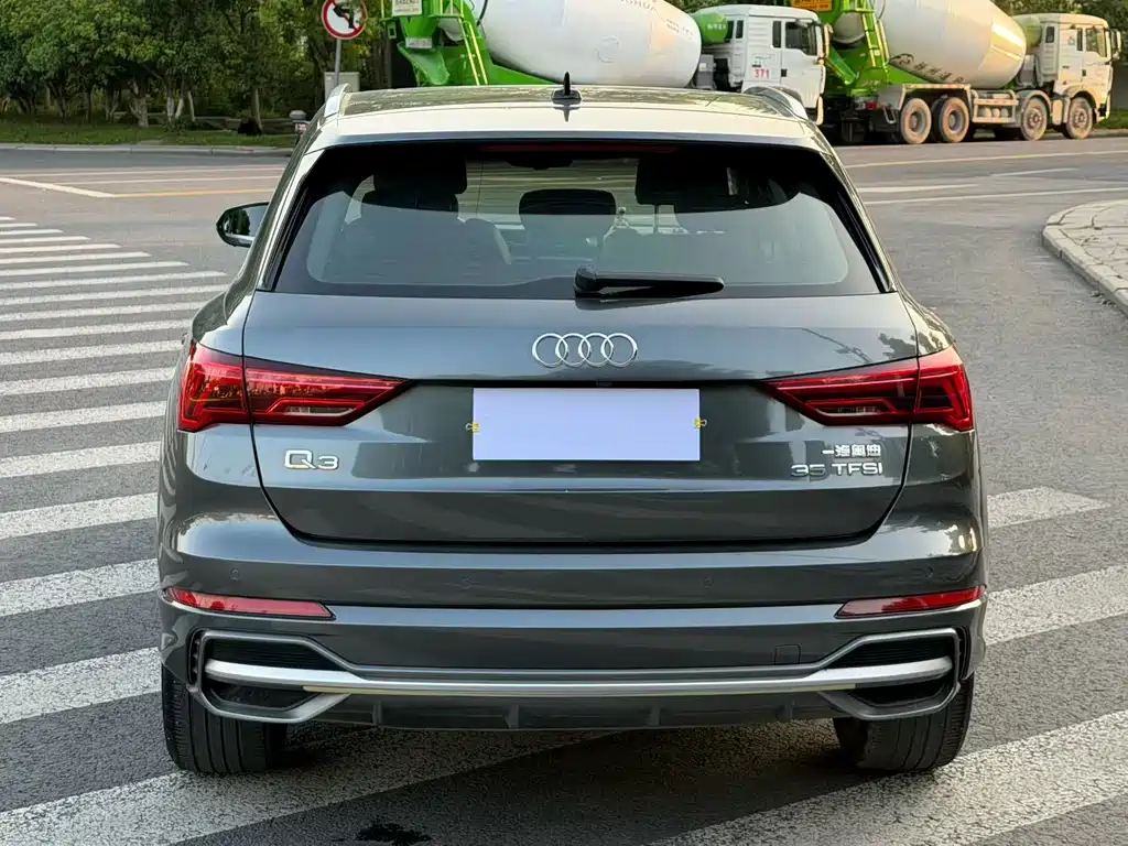 Audi Q3 2021 35 TFSI Enterprising and Elegant Model купить на сайте DeffCars