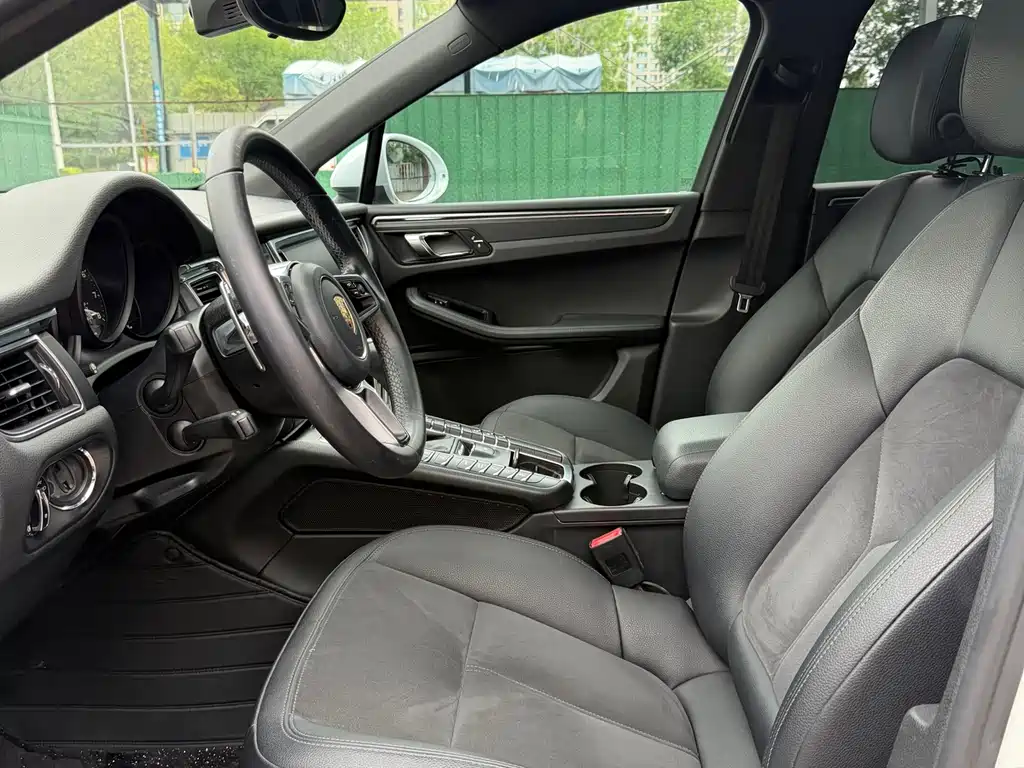 Macan 2017 Macan 2.0T купить на сайте DeffCars