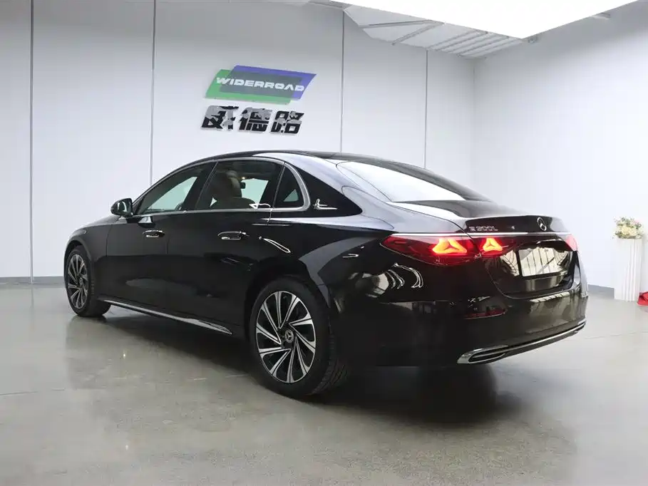 Mercedes-Benz E-Class 2024 E 300 L Luxury Model купить на сайте DeffCars