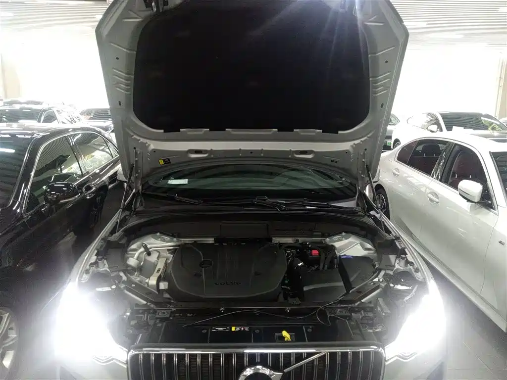 Volvo XC60 2024 B5 four-wheel drive Zhiyi Luxury Edition купить на сайте DeffCars