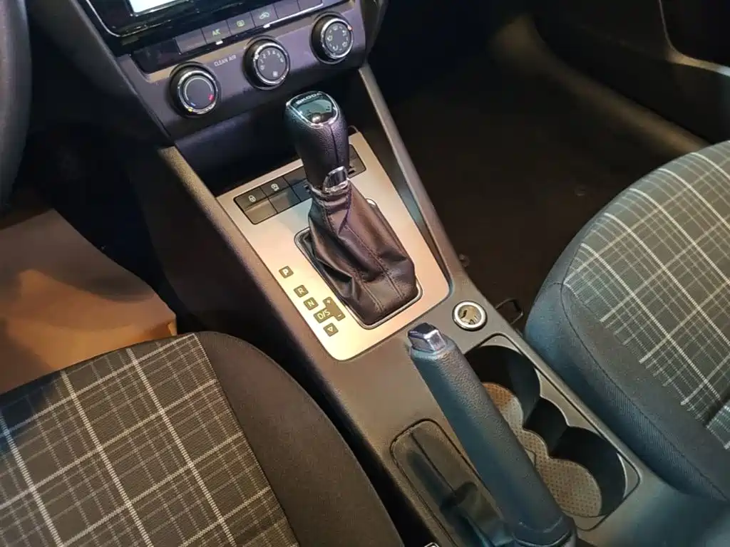Octavia 2019 1.5L automatic comfort version купить на сайте DeffCars
