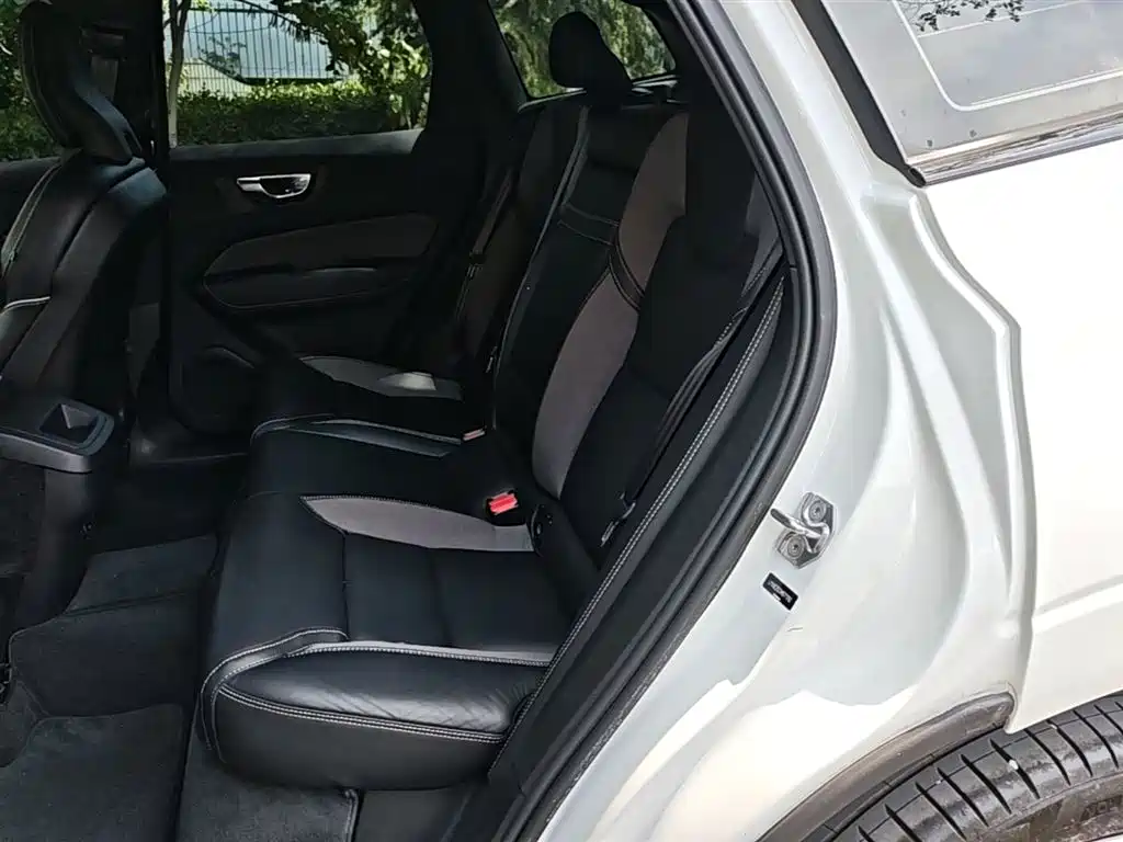 Volvo XC60 2021 T5 four-wheel drive Zhiyuan Sport Edition купить на сайте DeffCars