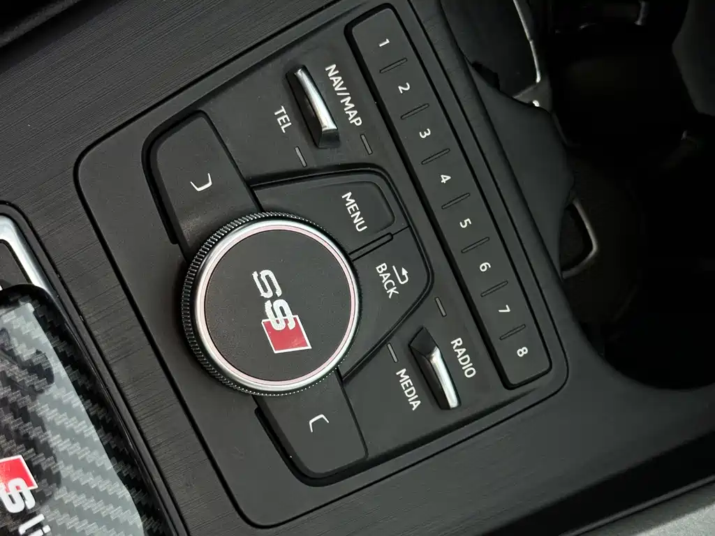 Audi A4L 2018 30th Anniversary Model 40 TFSI Enterprising купить на сайте DeffCars