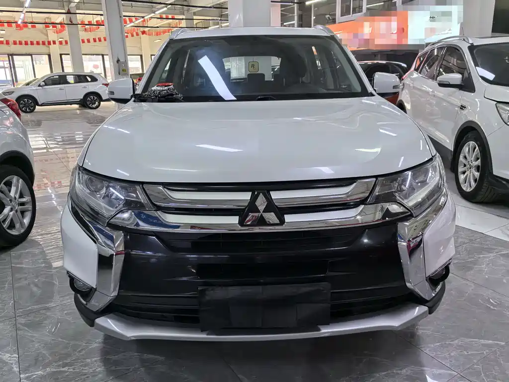 Outlander 2018 2.0L 2WD Honor Edition 5 seats купить на сайте DeffCars