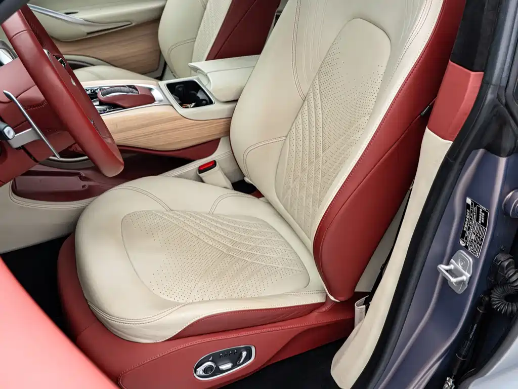 Aston Martin DBX 2022 3.0T STRAIGHT-SIX купить на сайте DeffCars