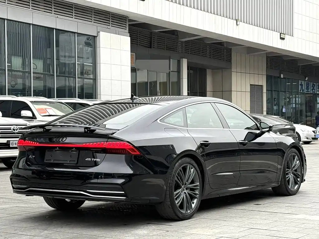Audi A7 2023 45 TFSI Premium Selection купить на сайте DeffCars