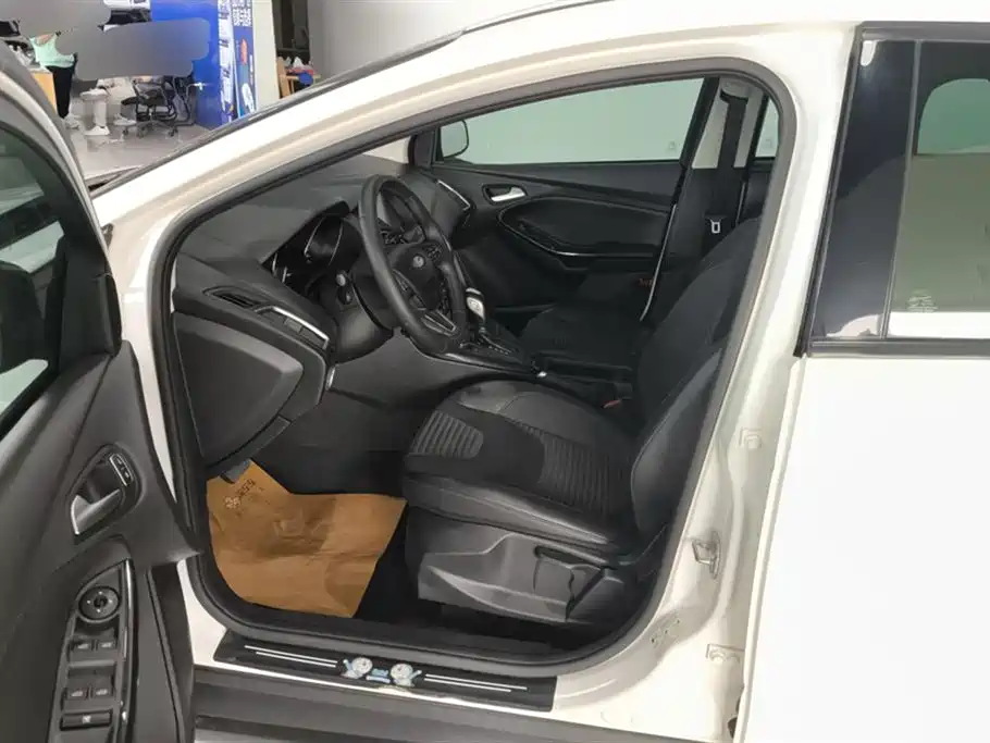 Focus 2018 hatchback classic EcoBoost 125 automatic super stylish smart mobility version купить на сайте DeffCars